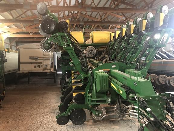 Image of John Deere 1795 equipment image 2