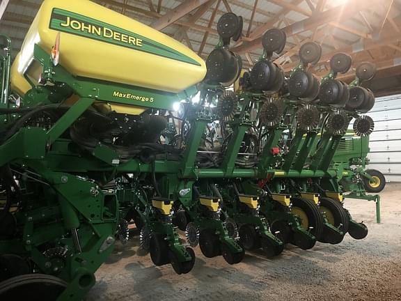 Image of John Deere 1795 equipment image 3