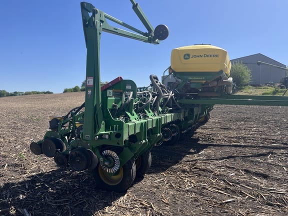 2021 John Deere 1795 Equipment Image0
