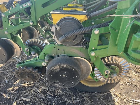Image of John Deere 1795 equipment image 2