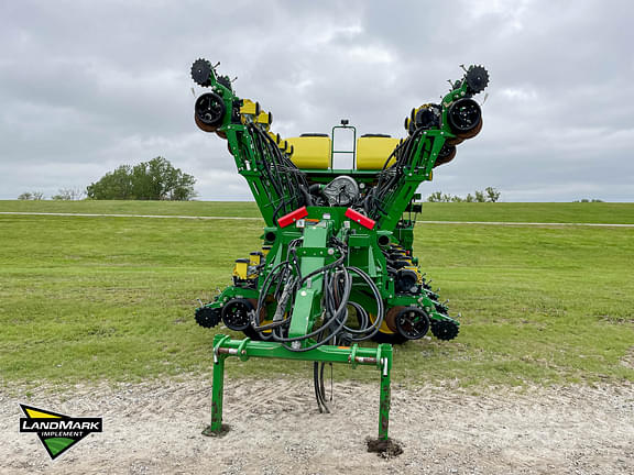 Image of John Deere 1795 equipment image 1