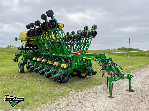 Image of John Deere 1795 equipment image 2