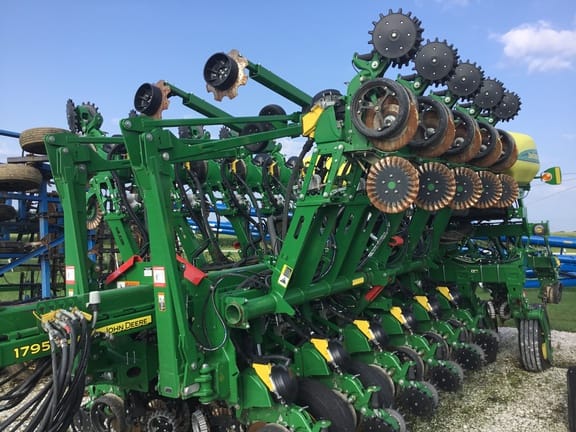 2021 John Deere 1795 Equipment Image0