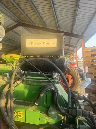 Image of John Deere 1795 equipment image 4