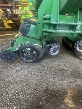 Image of John Deere 1795 equipment image 2