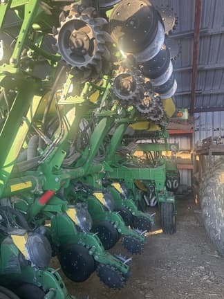 Image of John Deere 1795 equipment image 1