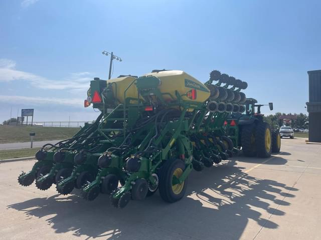 Image of John Deere 1795 equipment image 3