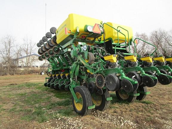 Image of John Deere 1795 equipment image 3