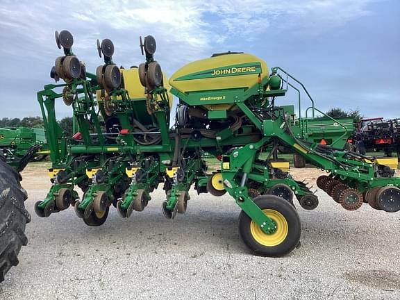 Image of John Deere 1795 equipment image 1