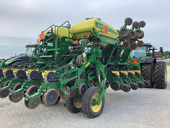 Image of John Deere 1795 equipment image 3