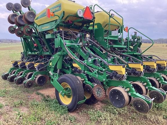Image of John Deere 1795 equipment image 3