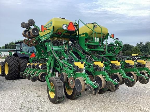 Image of John Deere 1795 equipment image 4