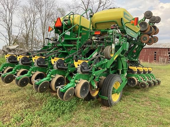 Image of John Deere 1795 equipment image 4
