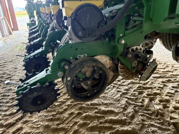 Image of John Deere 1795 equipment image 2