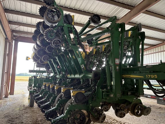 2021 John Deere 1795 Equipment Image0