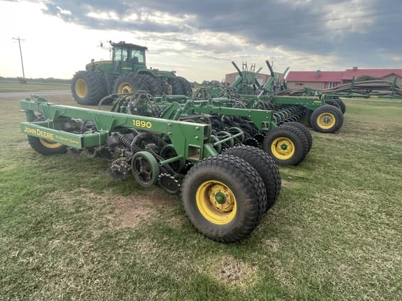 Image of John Deere 1890 equipment image 3