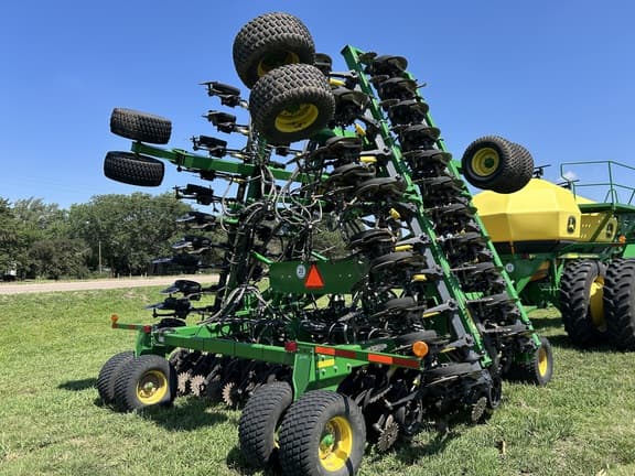 Image of John Deere 1890 equipment image 2