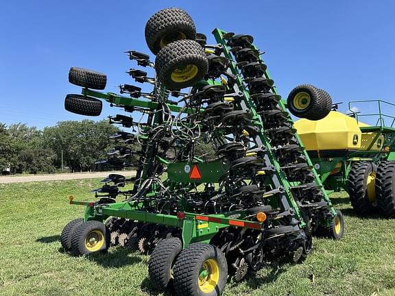 Image of John Deere 1890 equipment image 1