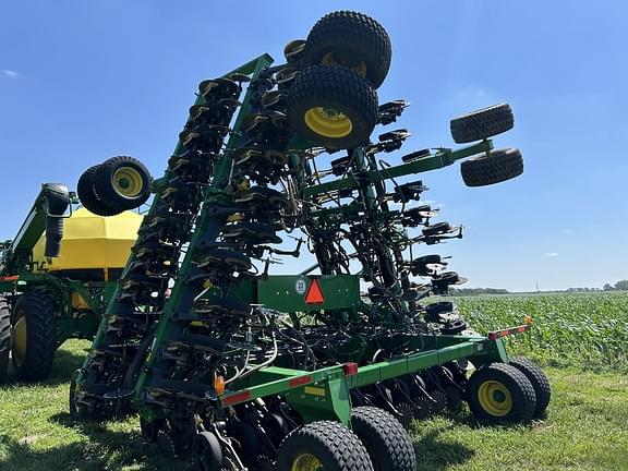 Image of John Deere 1890 equipment image 3