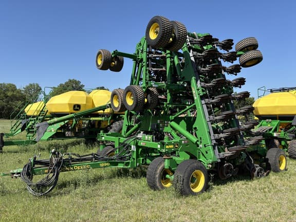 Image of John Deere 1890 equipment image 1