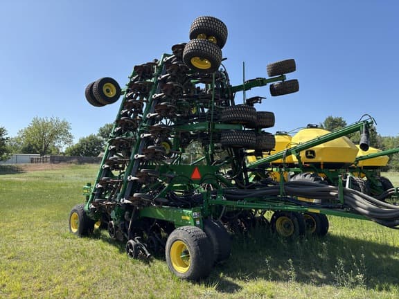 Image of John Deere 1890 equipment image 2