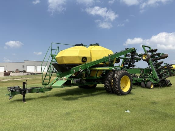 Image of John Deere 1890 equipment image 1