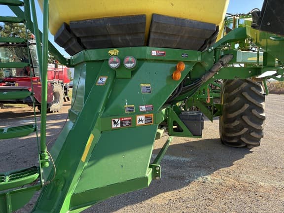 Image of John Deere 1890 equipment image 2