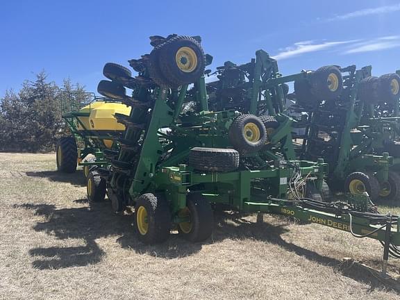 Image of John Deere 1890 equipment image 1