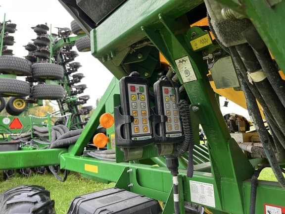 Image of John Deere 1890 equipment image 1