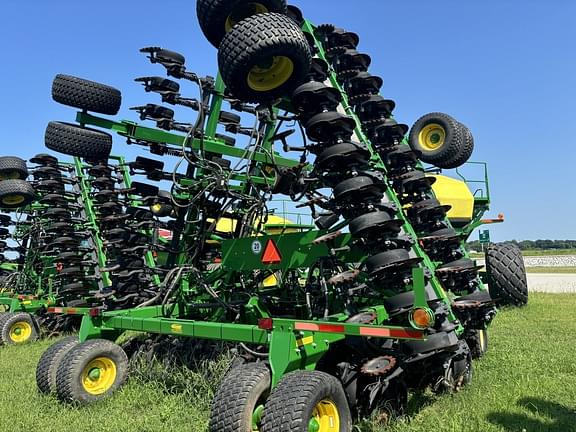 Image of John Deere 1890 equipment image 3