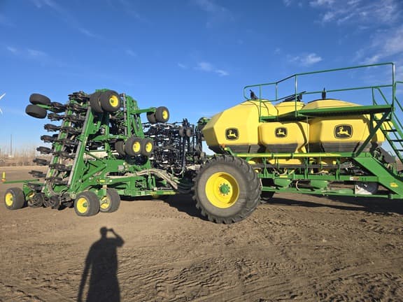 Image of John Deere 1890 equipment image 1