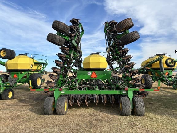 Image of John Deere 1890 equipment image 3