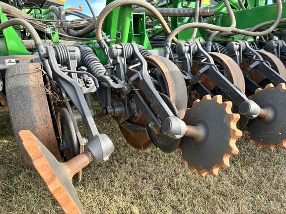 Image of John Deere 1890 equipment image 4
