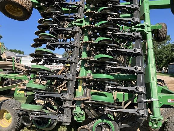 Image of John Deere 1890 equipment image 4