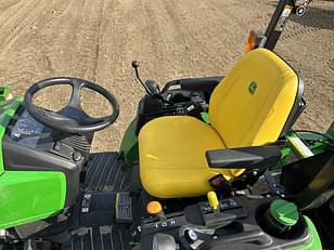 Main image John Deere 2025R 7