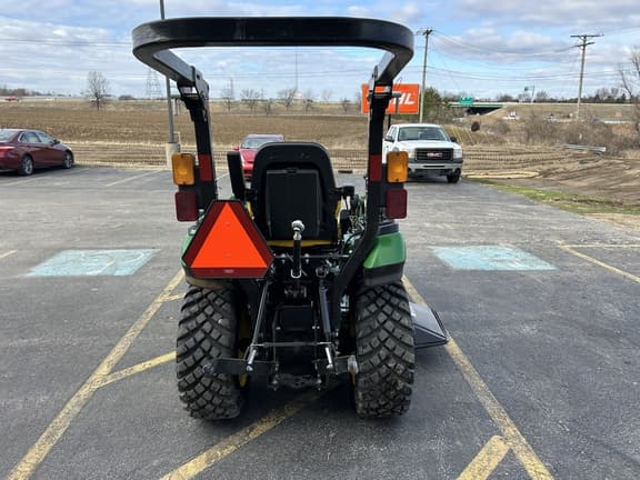 Image of John Deere 2025R equipment image 4