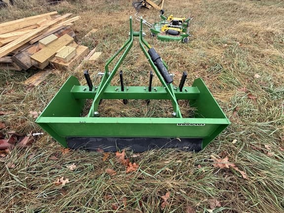 Image of John Deere 2025R equipment image 4