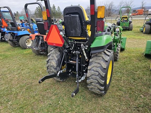 Image of John Deere 2025R equipment image 4