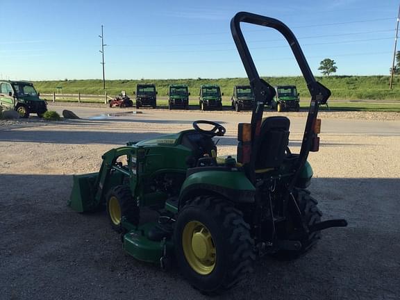 Image of John Deere 2025R equipment image 3