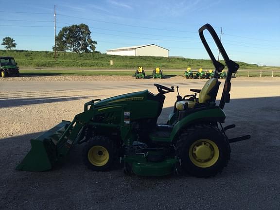 Image of John Deere 2025R equipment image 4