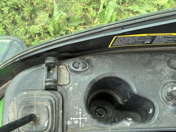 Image of John Deere 2025R equipment image 2