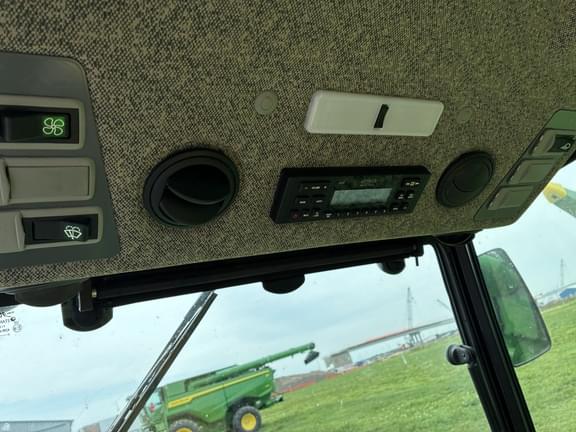 Image of John Deere 2025R equipment image 4