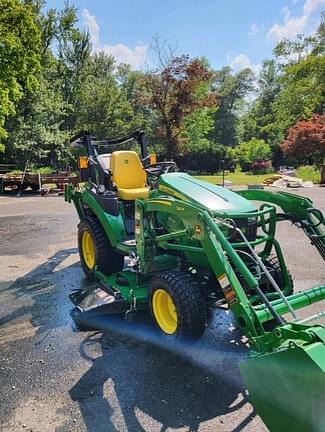 Image of John Deere 2025R equipment image 2