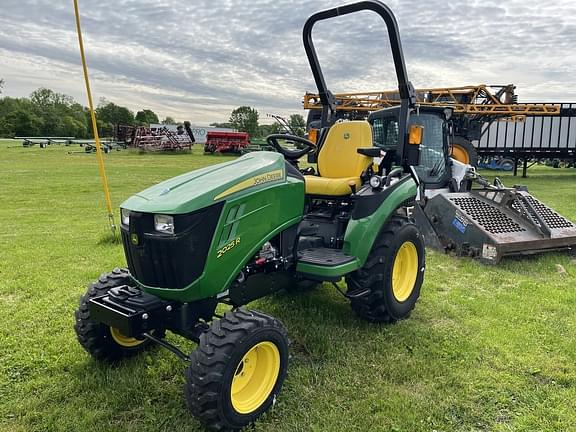 Image of John Deere 2025R Image 1