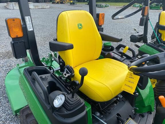Image of John Deere 2025R equipment image 3