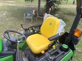 Image of John Deere 2025R equipment image 3