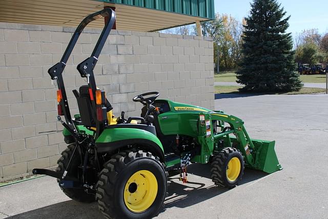 Image of John Deere 2025R equipment image 3