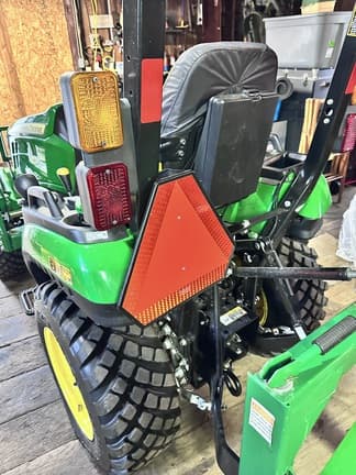 Image of John Deere 2025R equipment image 2