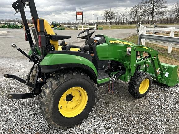 Image of John Deere 2025R equipment image 4