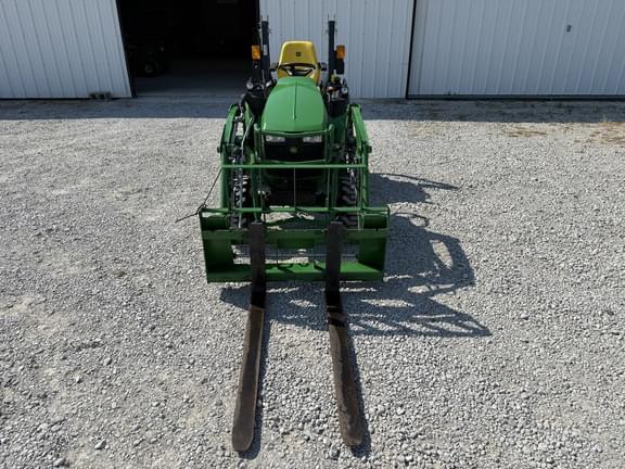Image of John Deere 2025R equipment image 1